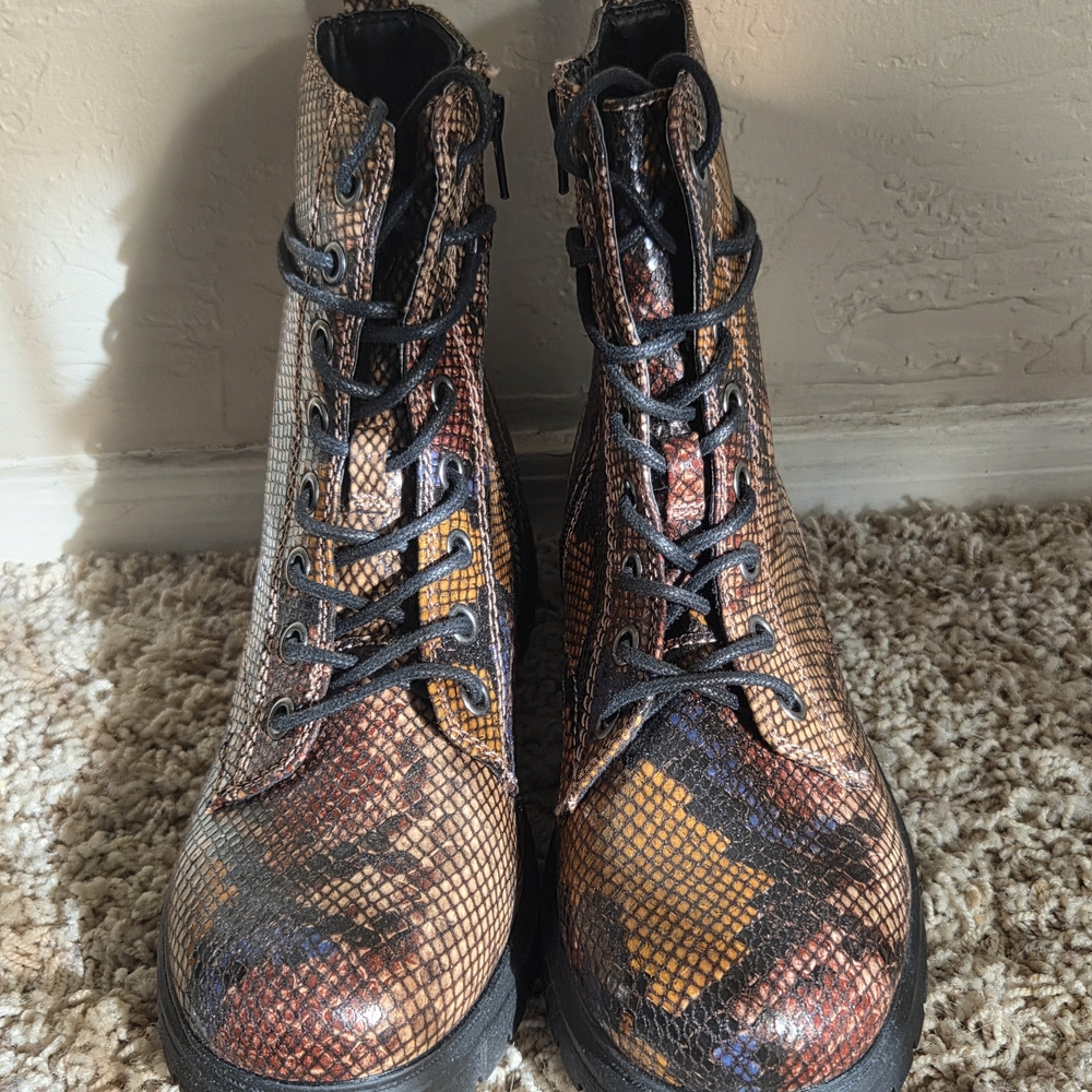 SO Women's Snakeskin Lace-Up Boots
